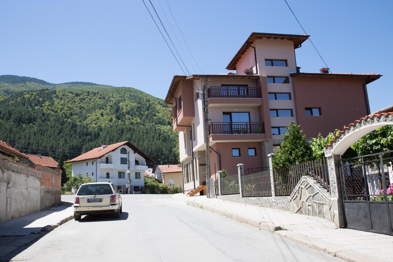 Sveti Nikola Family Hotel ساباريفا بانيا المظهر الخارجي الصورة