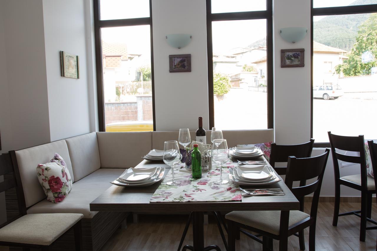 Sveti Nikola Family Hotel ساباريفا بانيا المظهر الخارجي الصورة